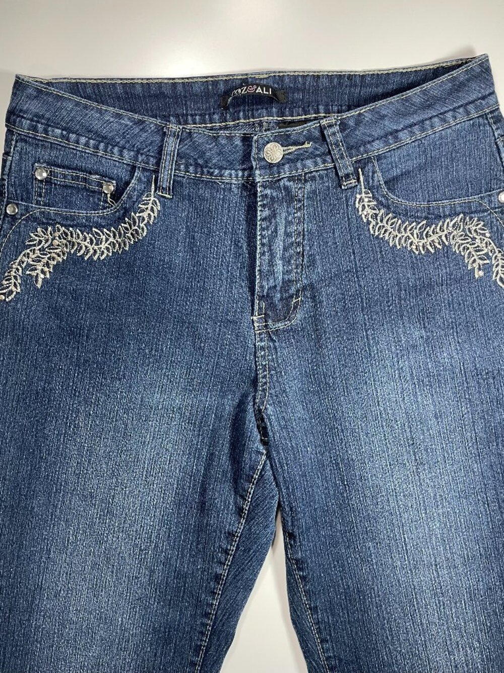 Roz & Ali Women’s Embroidered Beaded Jeans Size 10 Wide Leg Dark Wash Excellent